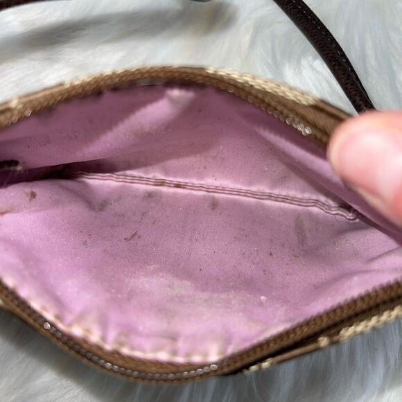 COACH SUTTON SIGNATURE TIEBACK SMALL WRISTLET - Picture 3 of 6